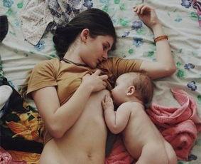 母乳喂自己老公,夫妻间温馨的育儿之旅
